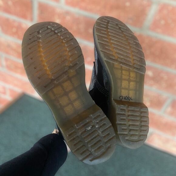 Dr Martens 1460 8 eye  patent leather boots - Picture 11 of 16